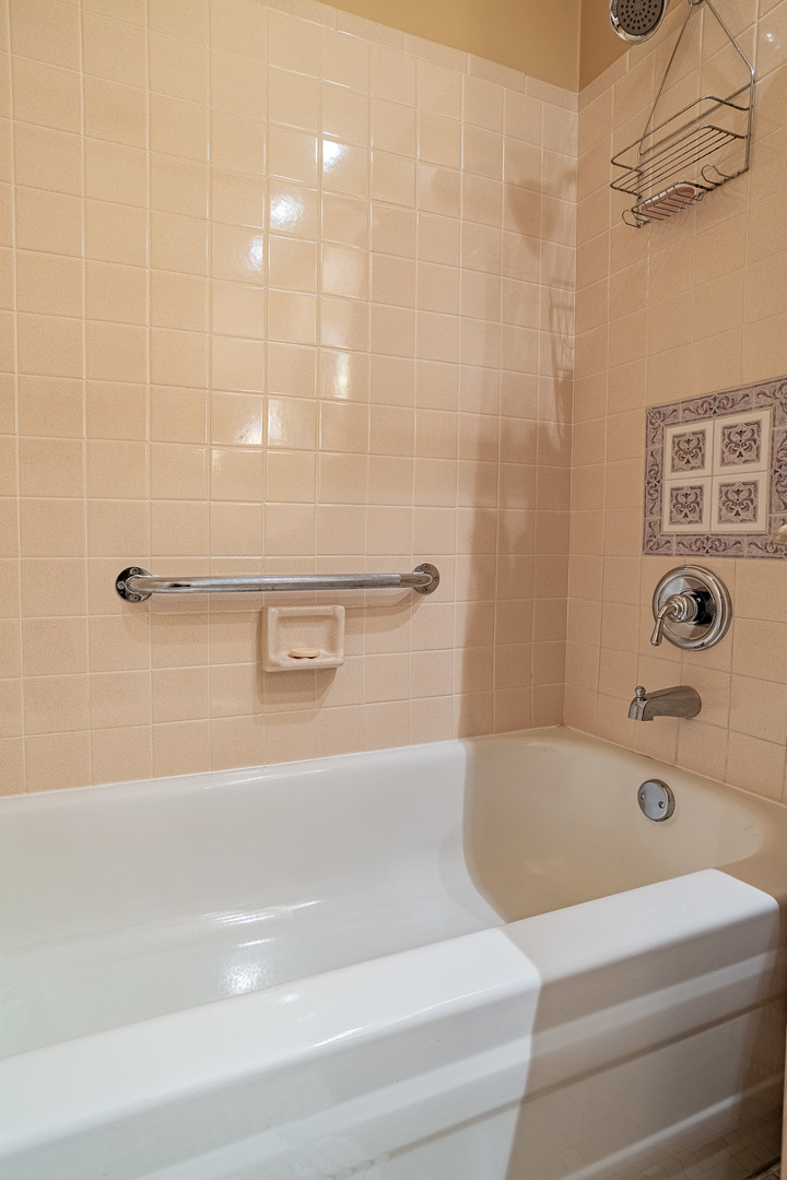 3070 Pheasant Creek Drive #201, Northbrook, IL 60062
