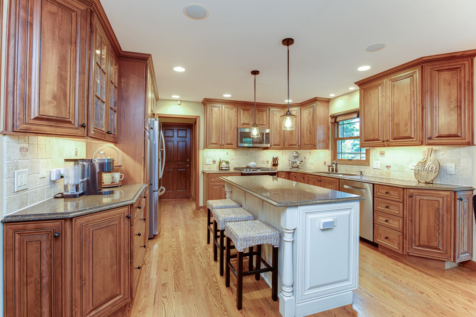 27W317 Victoria Lane, Winfield, IL 60190