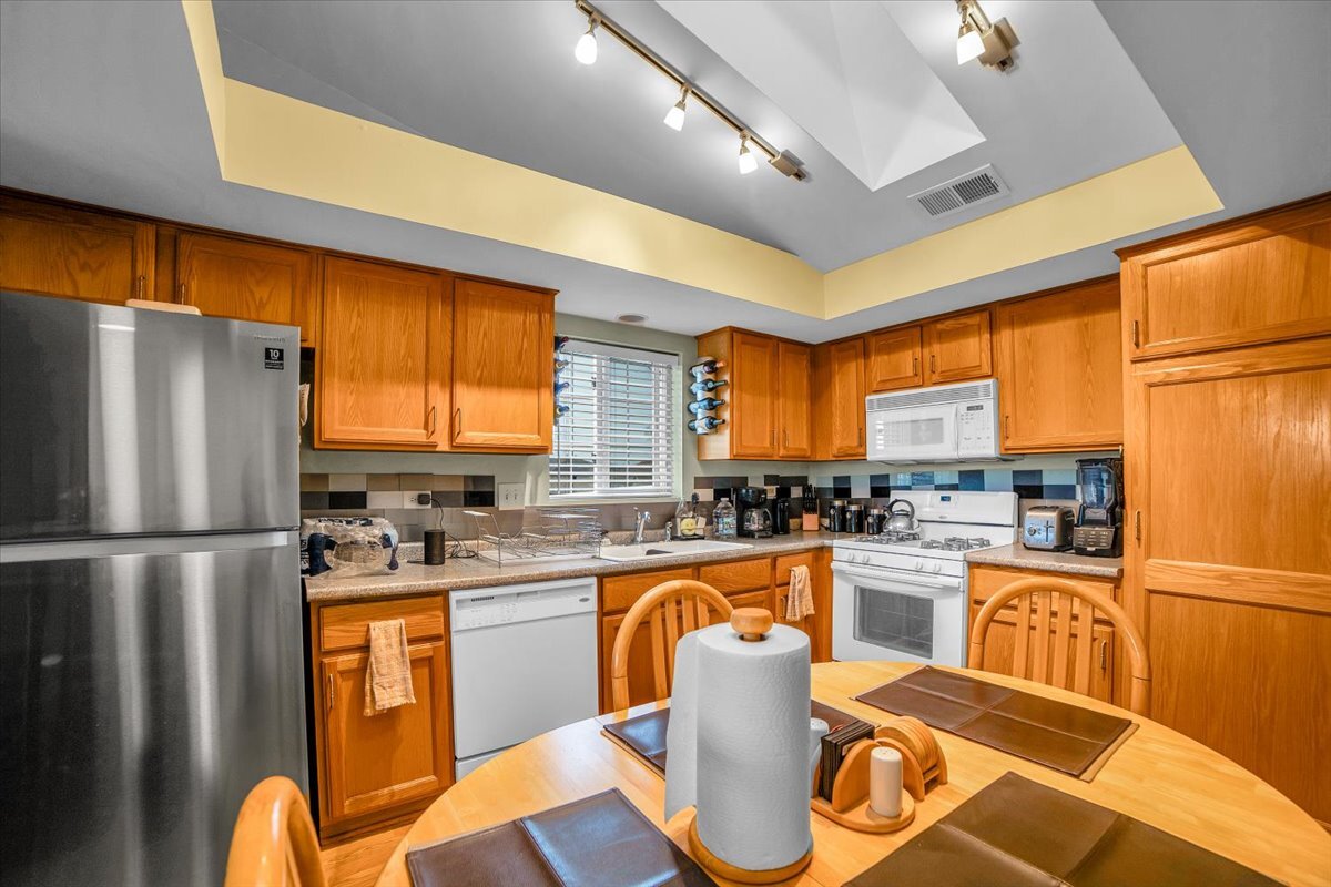 6719 W White Tailed Lane #3E, Tinley Park, IL 60477