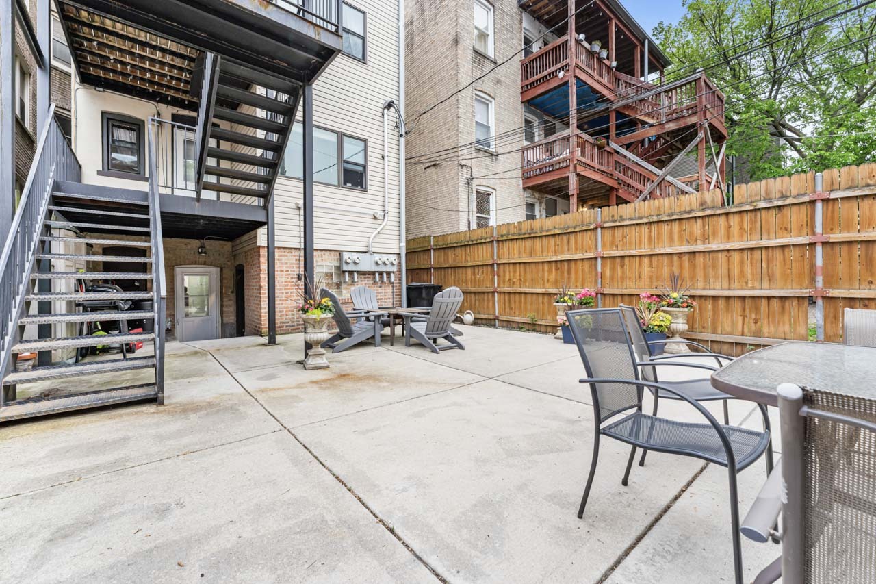 5791 N RIDGE Avenue, Chicago, IL 60660