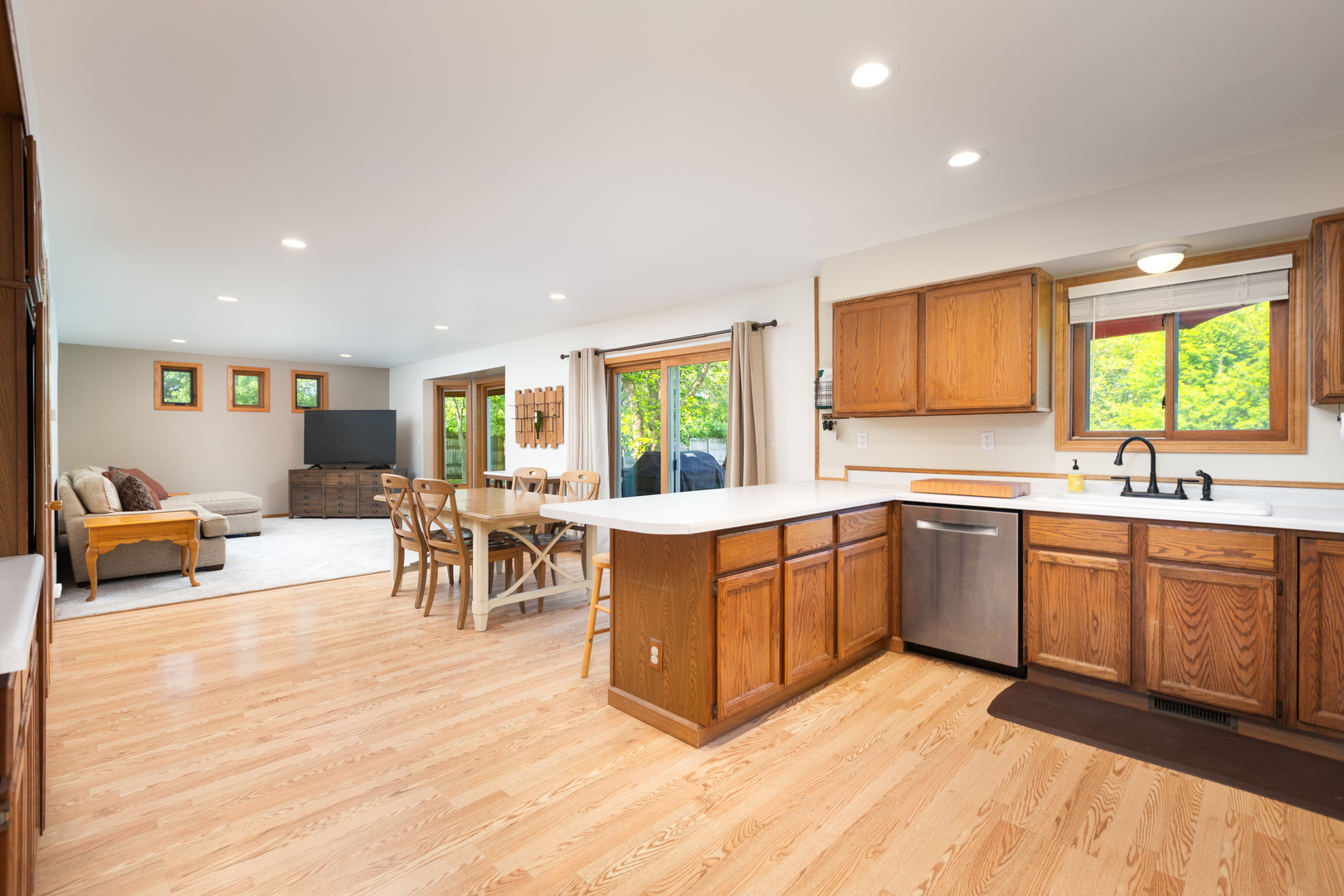12 Pioneer Court, Oswego, IL 60543