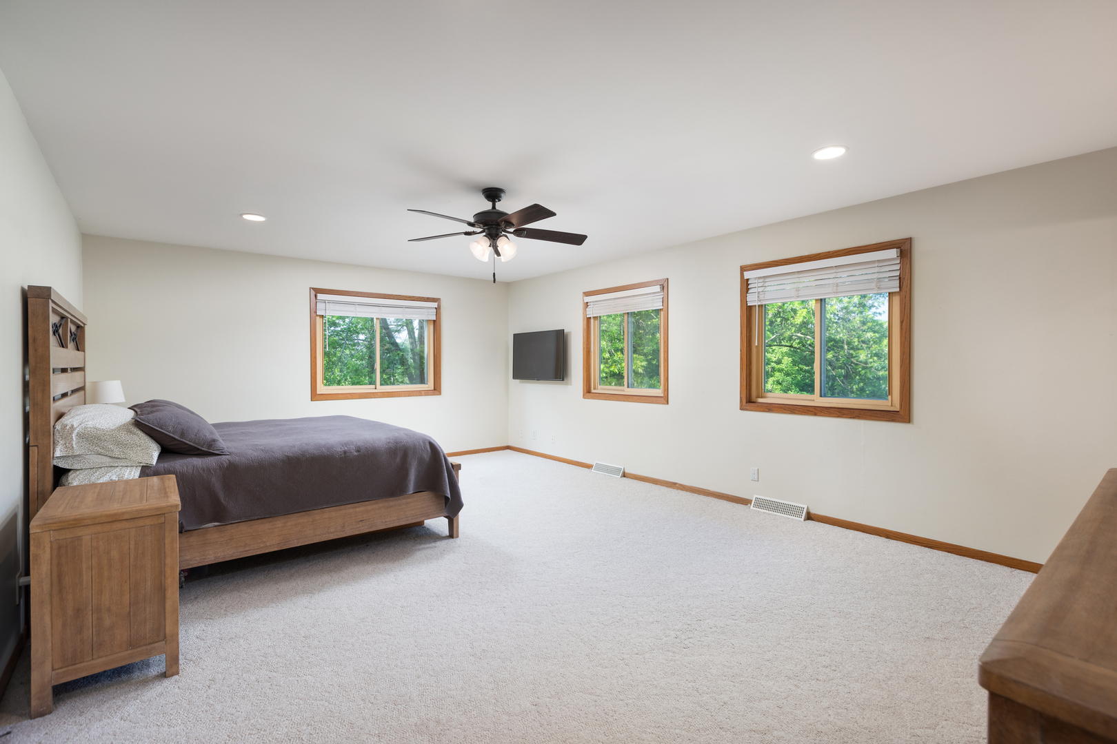 12 Pioneer Court, Oswego, IL 60543