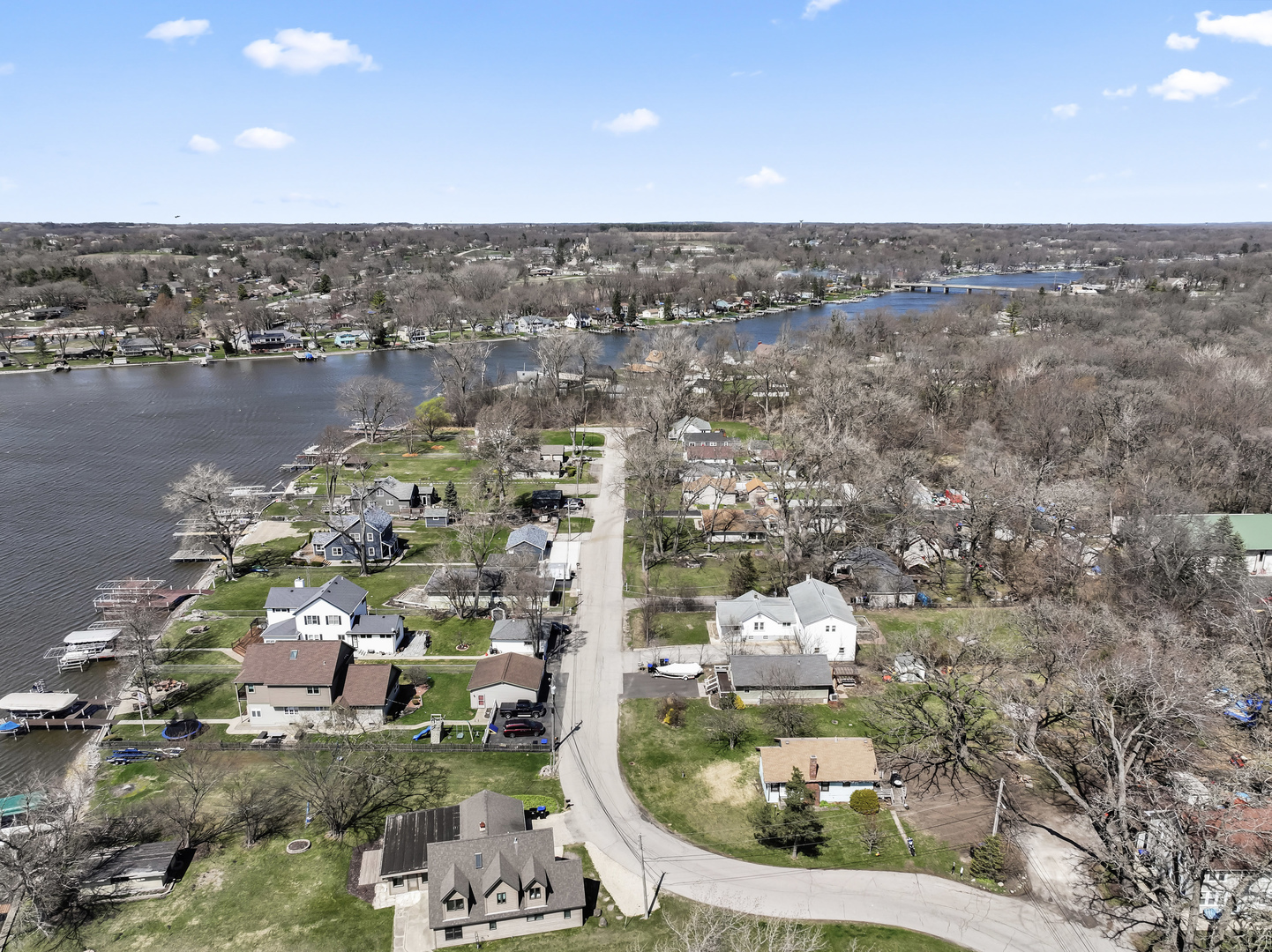 2916 Oakwood Avenue, McHenry, IL 60051
