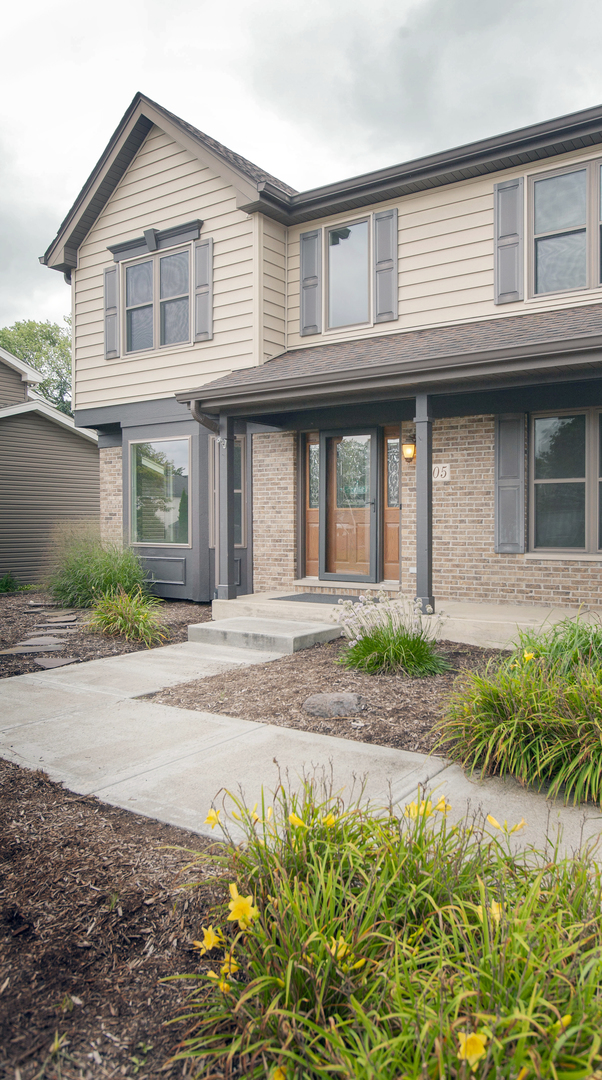 2705 Colonial Drive, Elgin, IL 60124