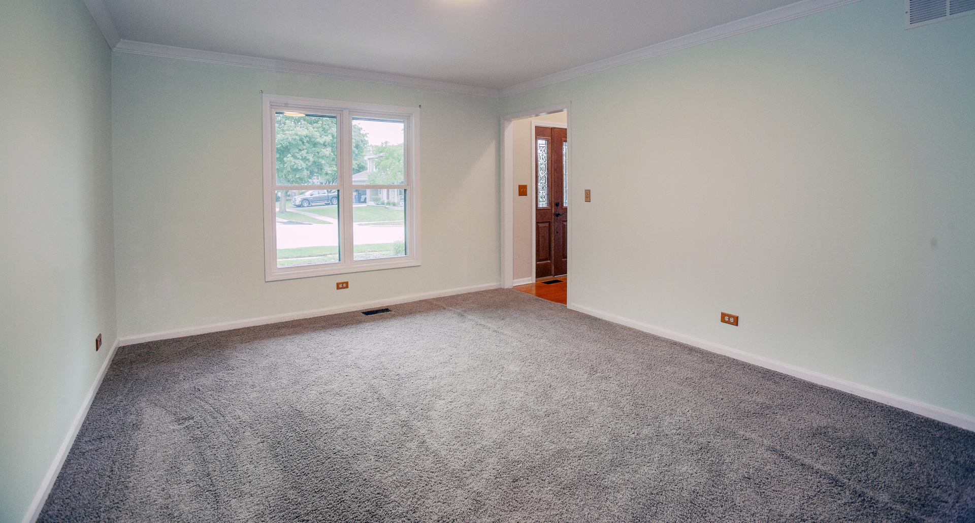 2705 Colonial Drive, Elgin, IL 60124