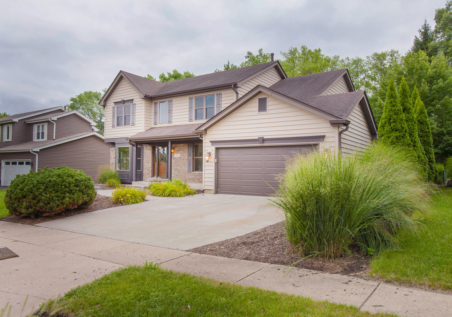 2705 Colonial Drive, Elgin, IL 60124