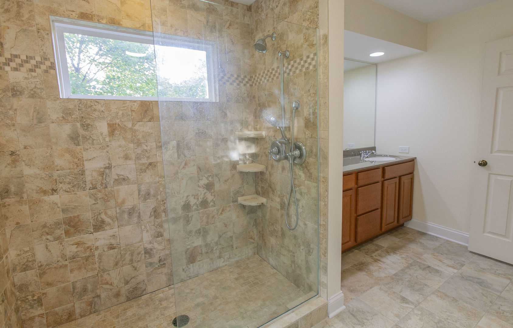 2705 Colonial Drive, Elgin, IL 60124