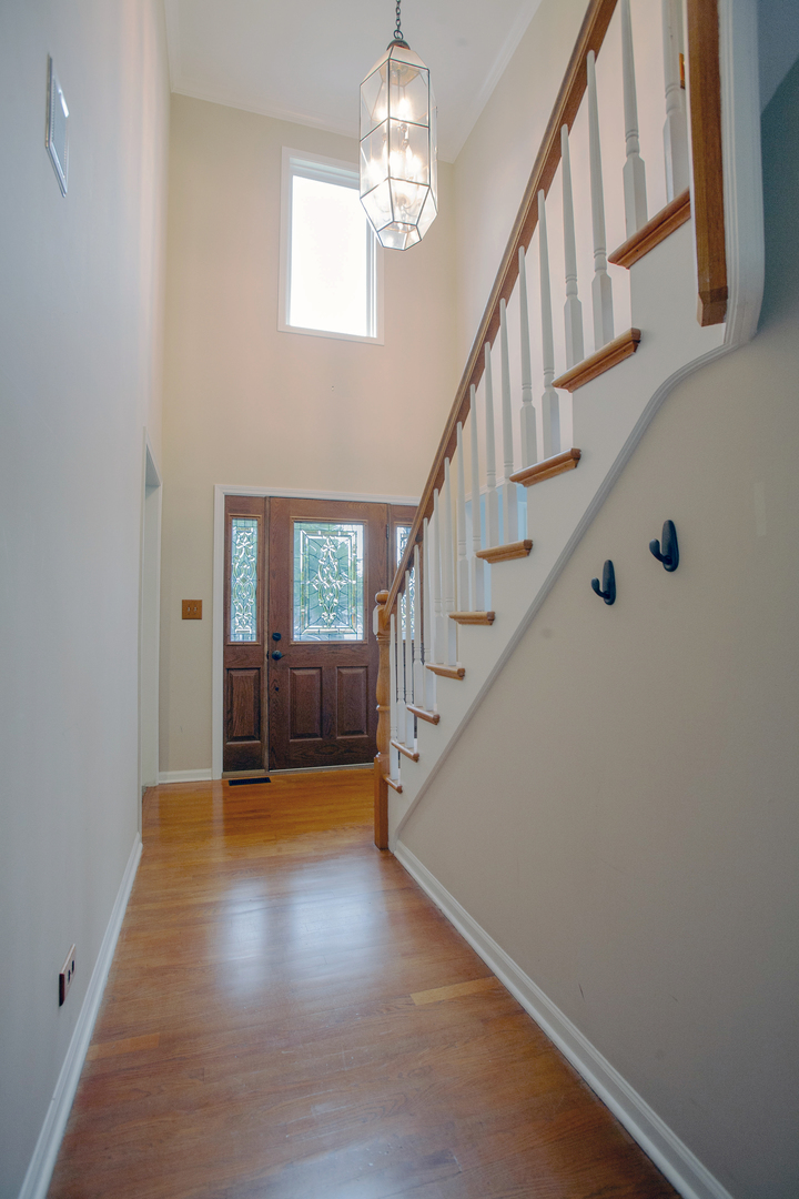 2705 Colonial Drive, Elgin, IL 60124