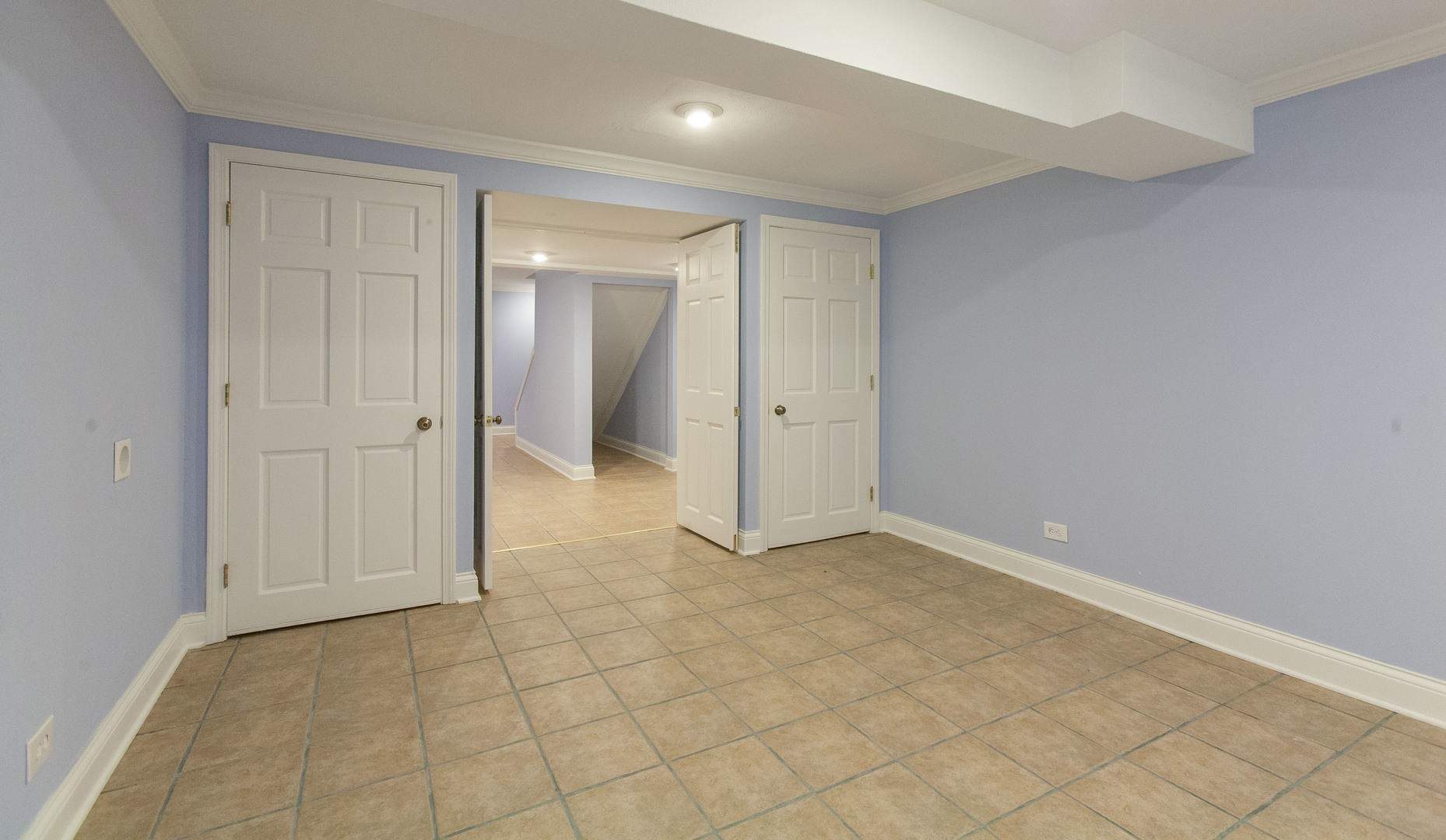 2705 Colonial Drive, Elgin, IL 60124