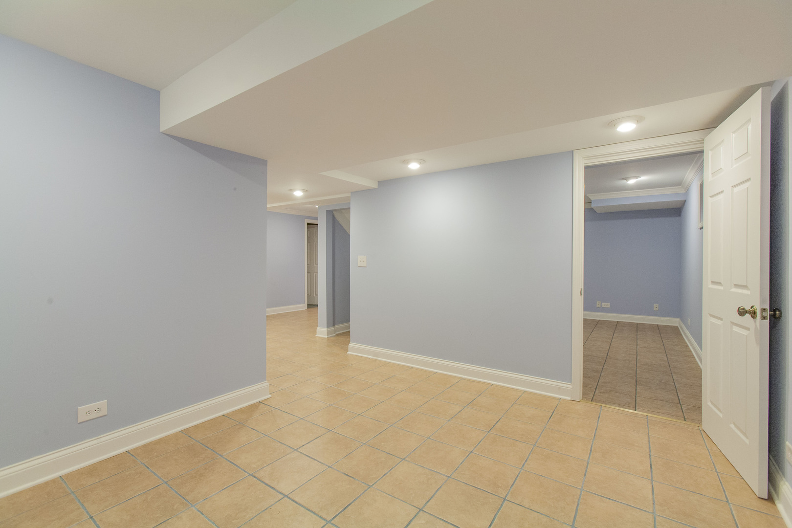 2705 Colonial Drive, Elgin, IL 60124