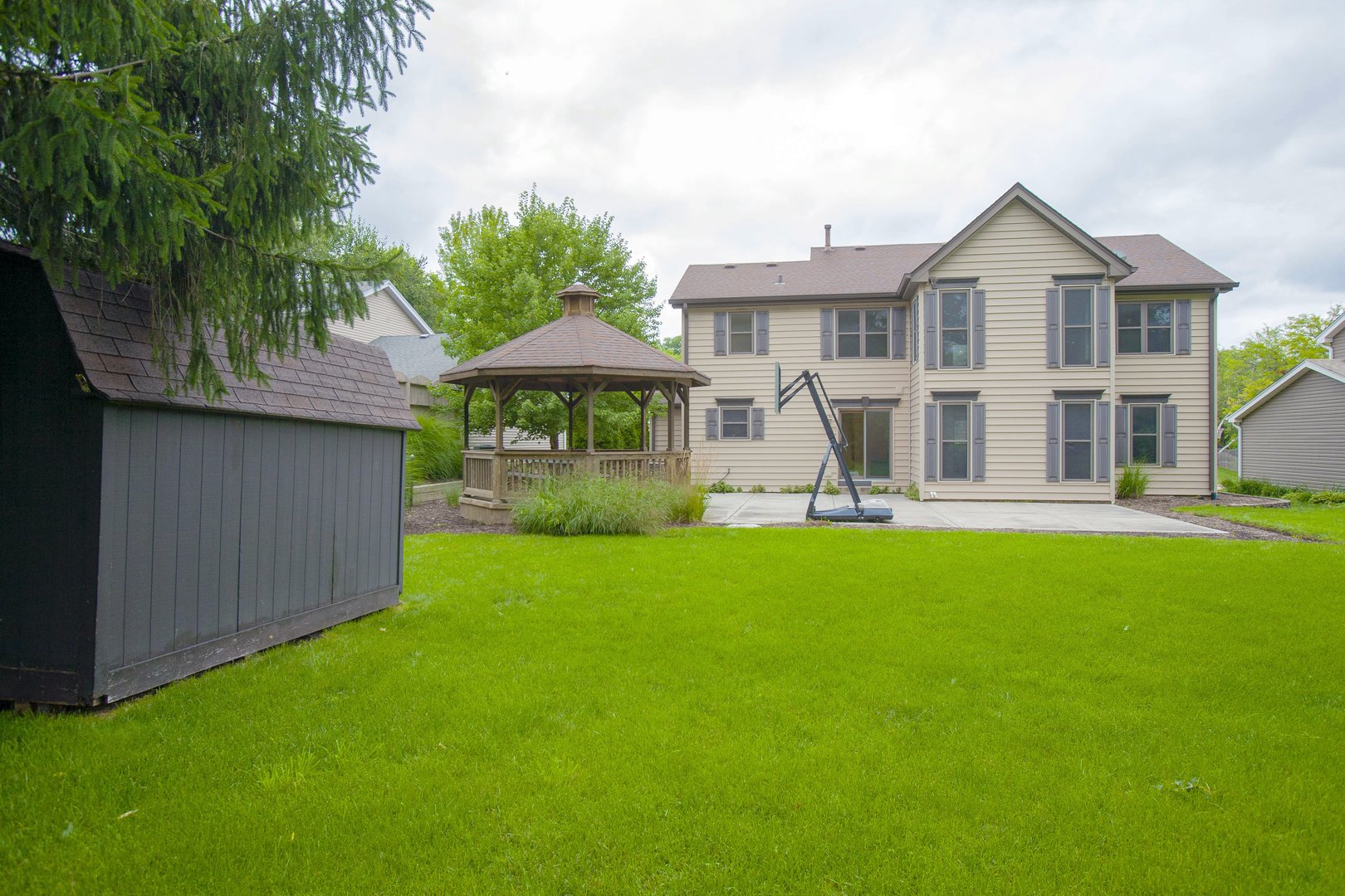 2705 Colonial Drive, Elgin, IL 60124