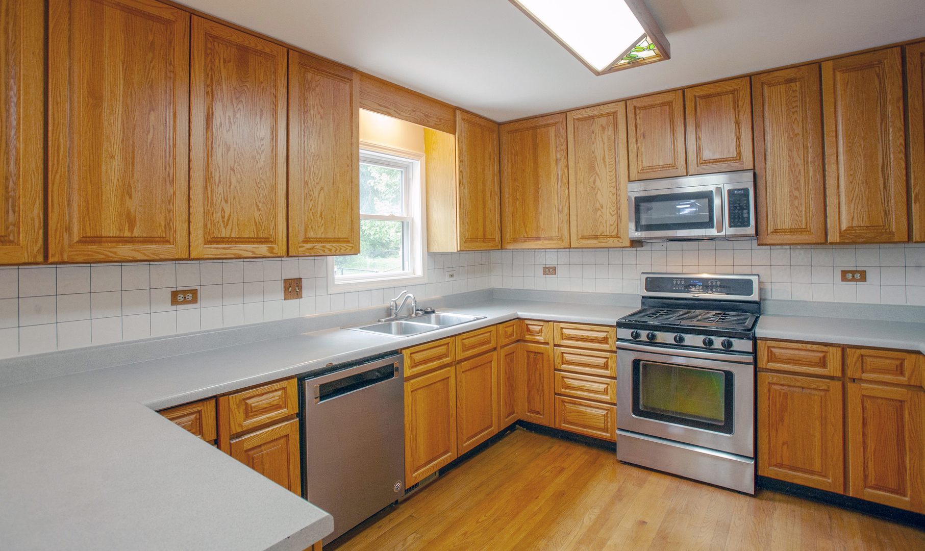 2705 Colonial Drive, Elgin, IL 60124