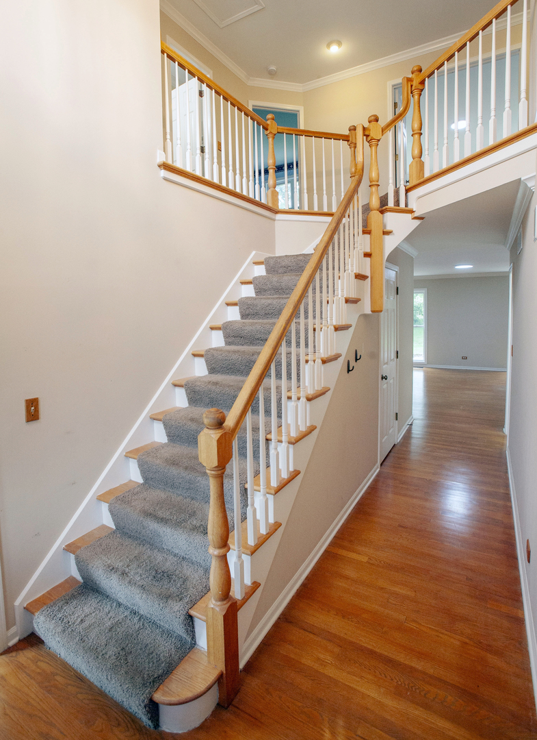 2705 Colonial Drive, Elgin, IL 60124