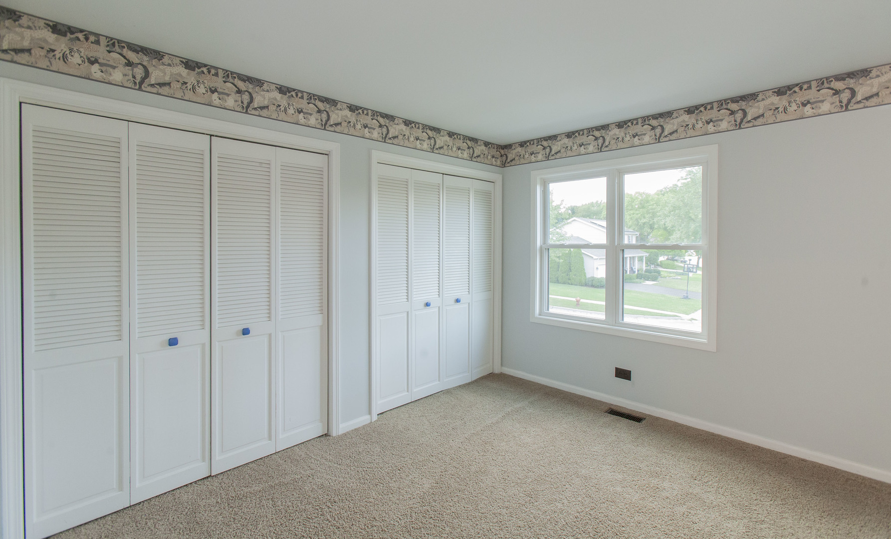 2705 Colonial Drive, Elgin, IL 60124