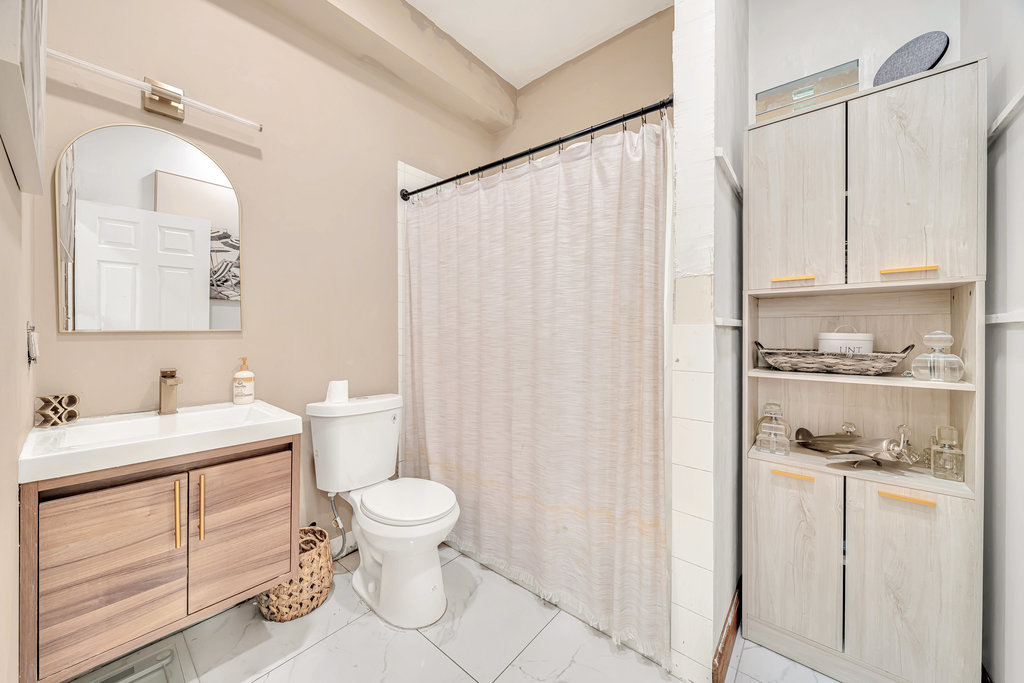 4926 S Winchester Avenue, Chicago, IL 60609