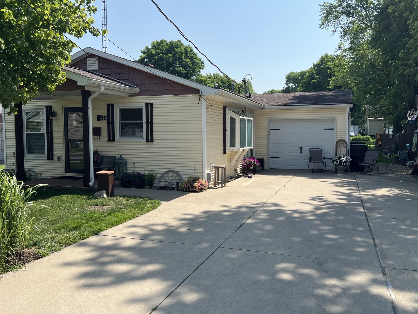 806 N Elizabeth Street, Clinton, IL 61727