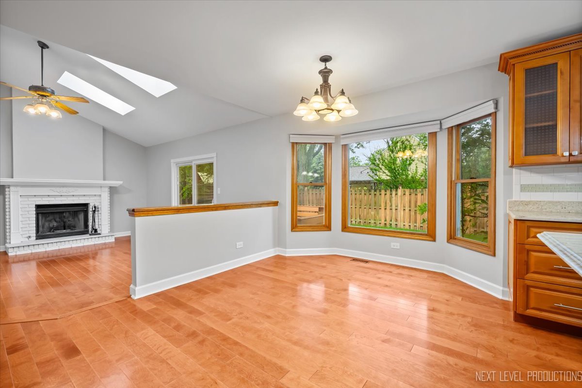2556 Leach Drive, Naperville, IL 60564