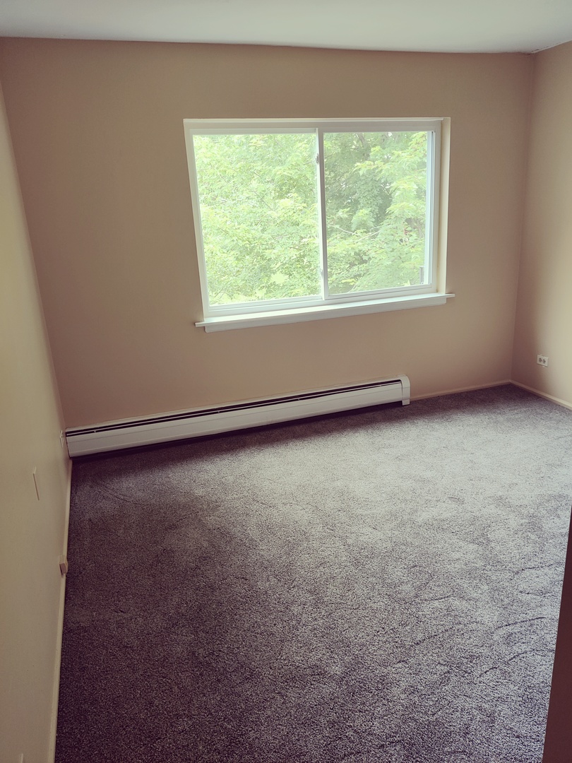 2419 S GOEBBERT Road #210, Arlington Heights, IL 60005