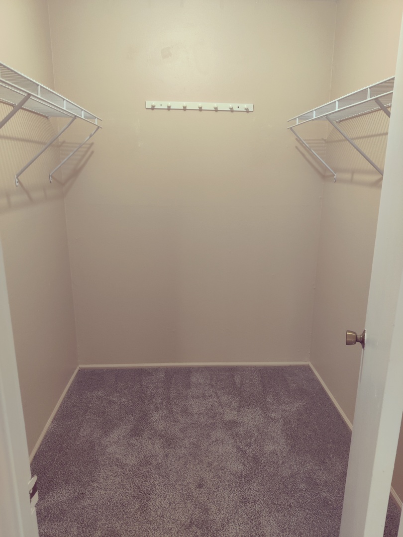 2419 S GOEBBERT Road #210, Arlington Heights, IL 60005