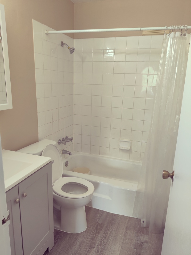 2419 S GOEBBERT Road #210, Arlington Heights, IL 60005
