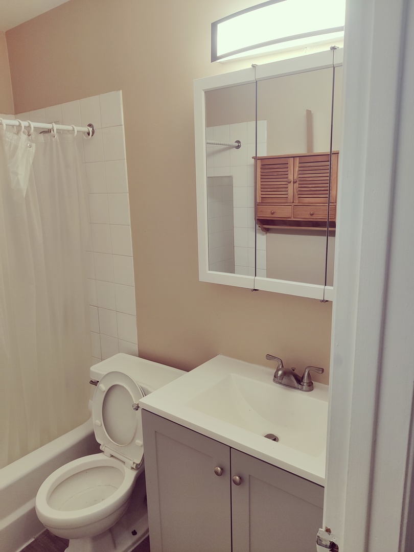 2419 S GOEBBERT Road #210, Arlington Heights, IL 60005