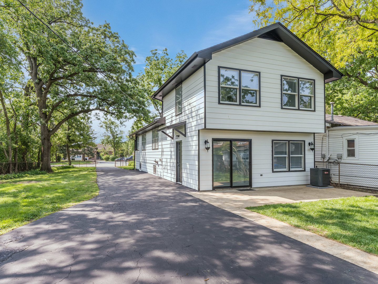 2004 Burlington Avenue, Lisle, IL 60532