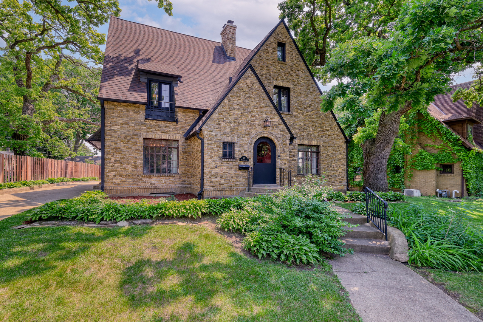 41 Hamilton Avenue, Elgin, IL 60123