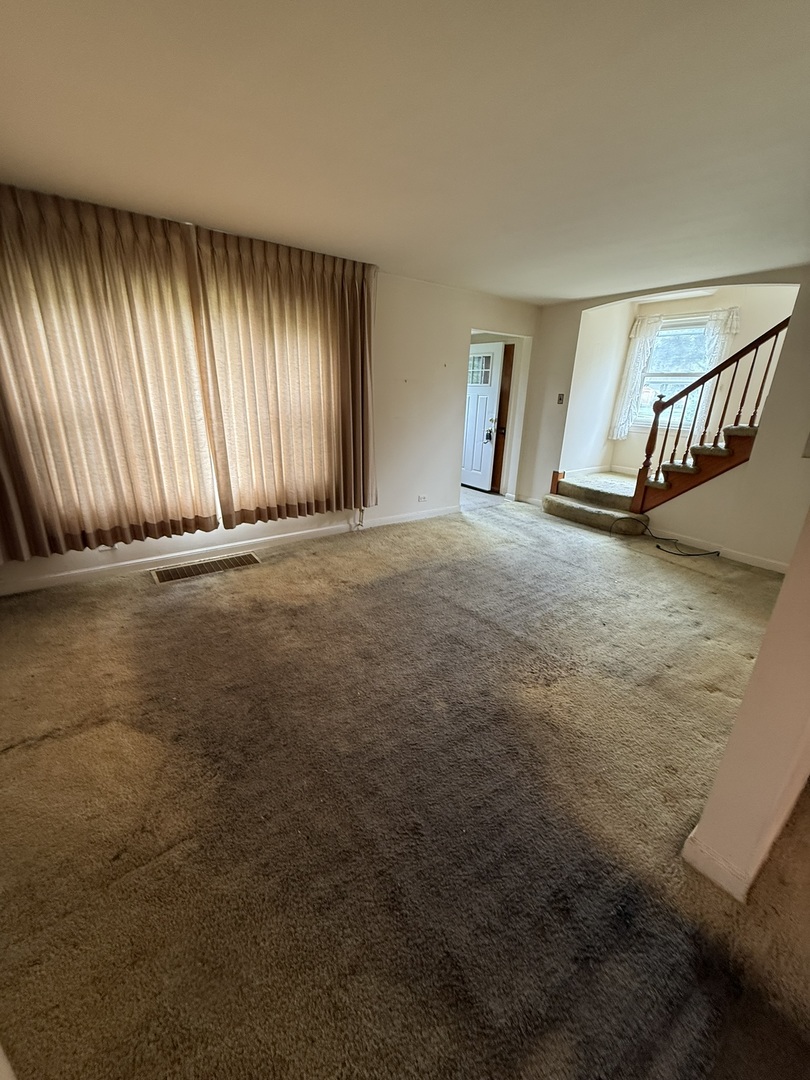 2452 S 6th Avenue, North Riverside, IL 60546