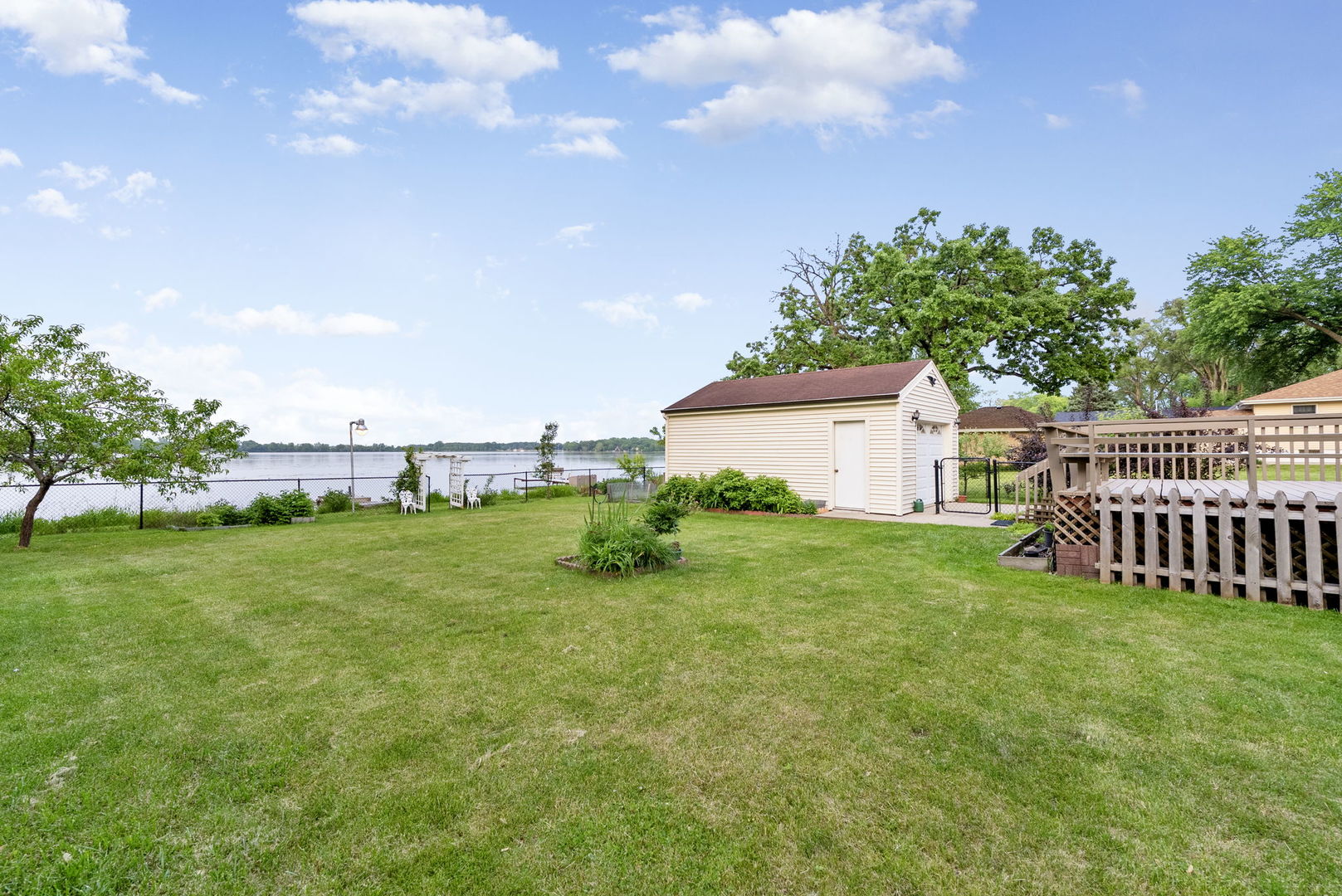 5116 W Shore Drive, McHenry, IL 60050