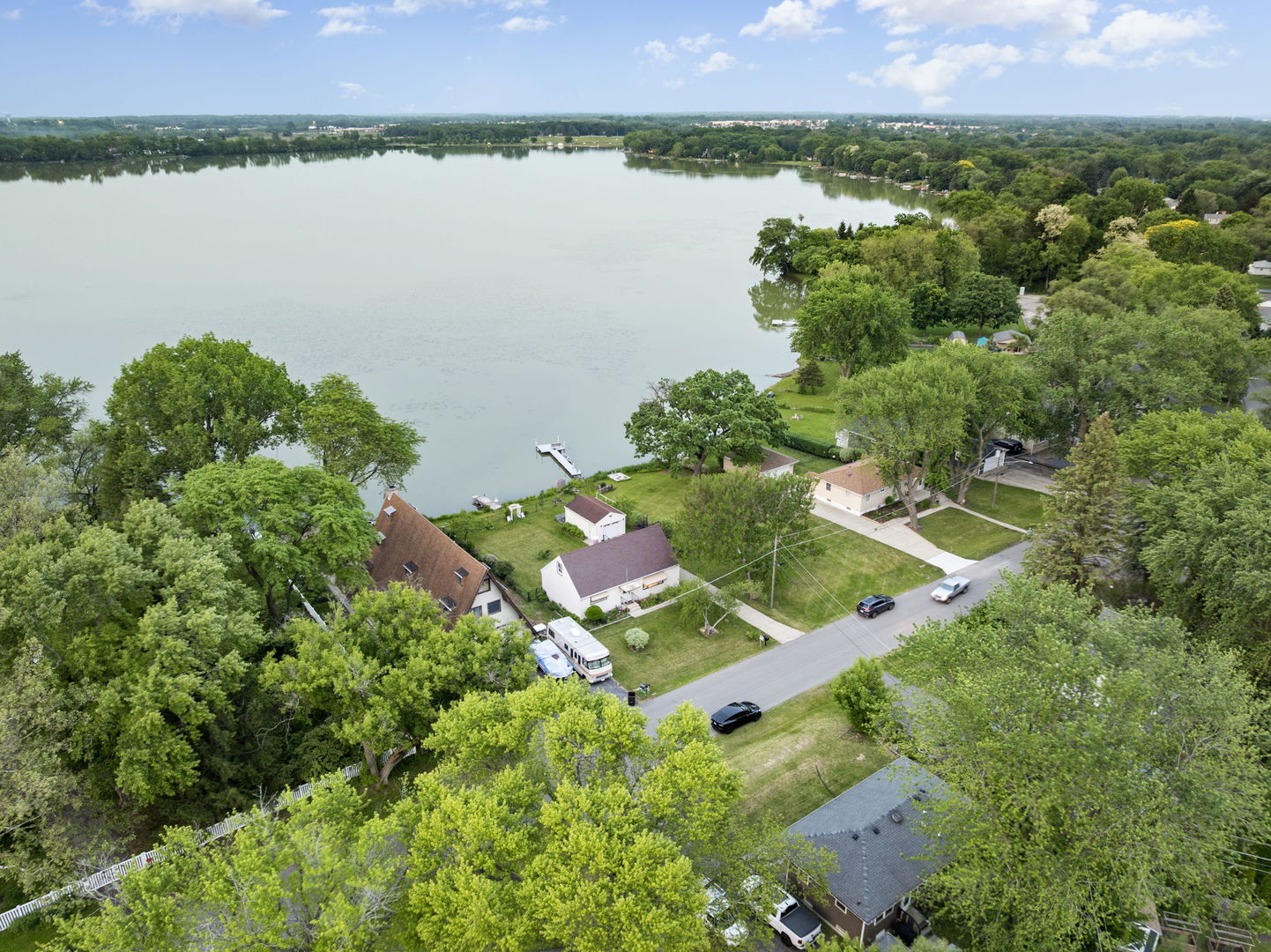 5116 W Shore Drive, McHenry, IL 60050