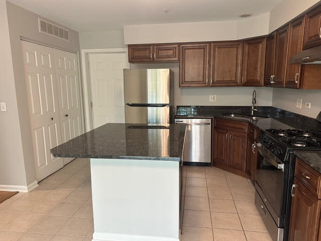 1127 ORLEANS Drive, Mundelein, IL 60060