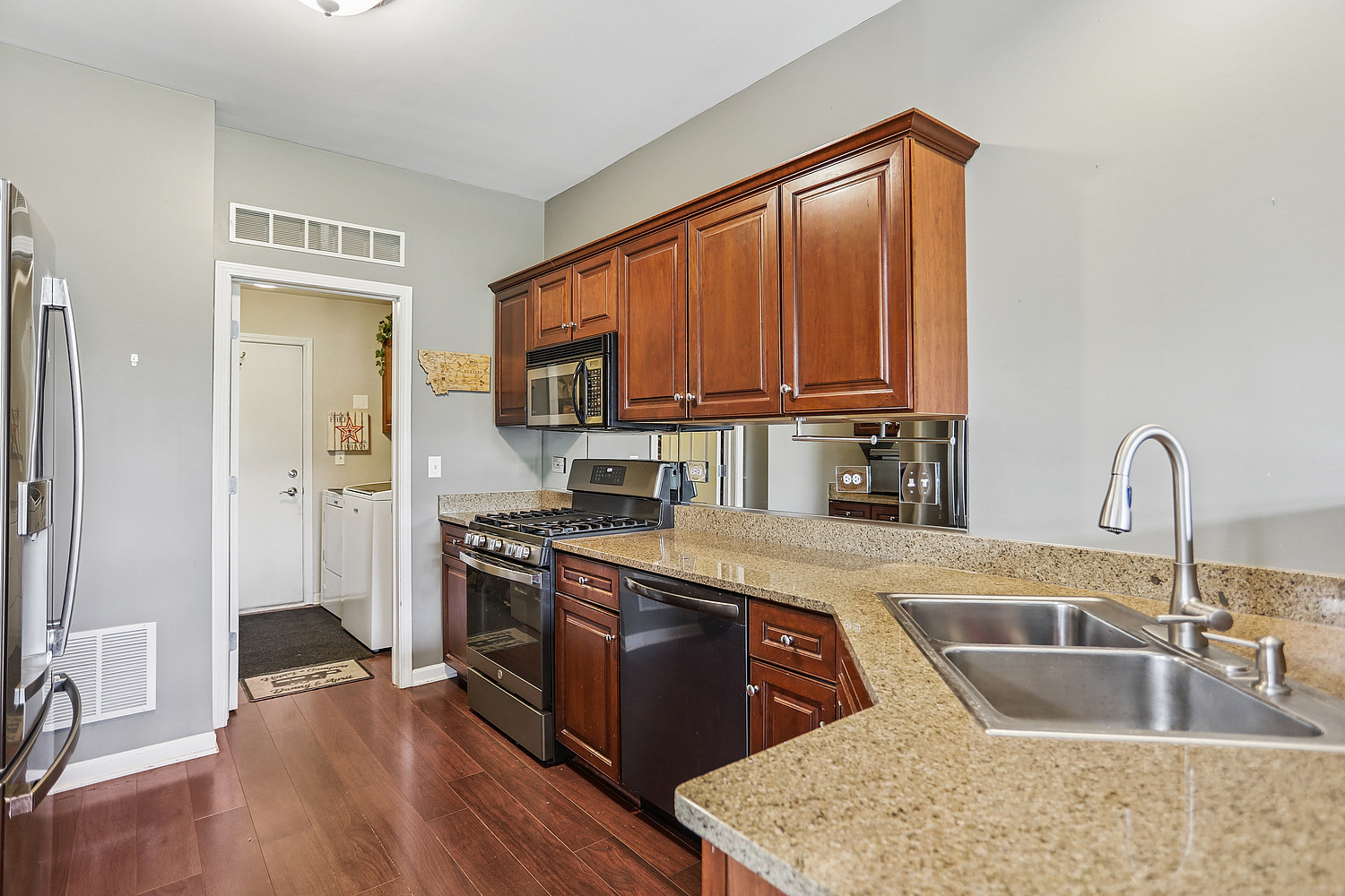 200 St James Parkway, Sugar Grove, IL 60554