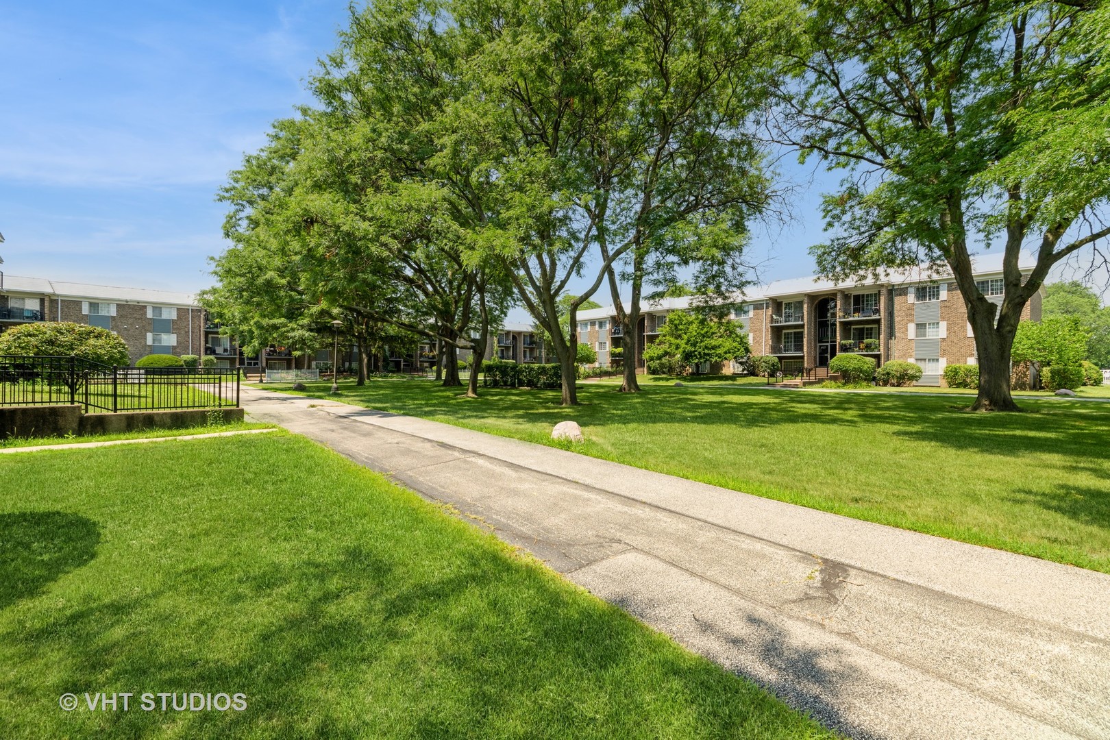 1511 N Windsor Drive #305, Arlington Heights, IL 60004