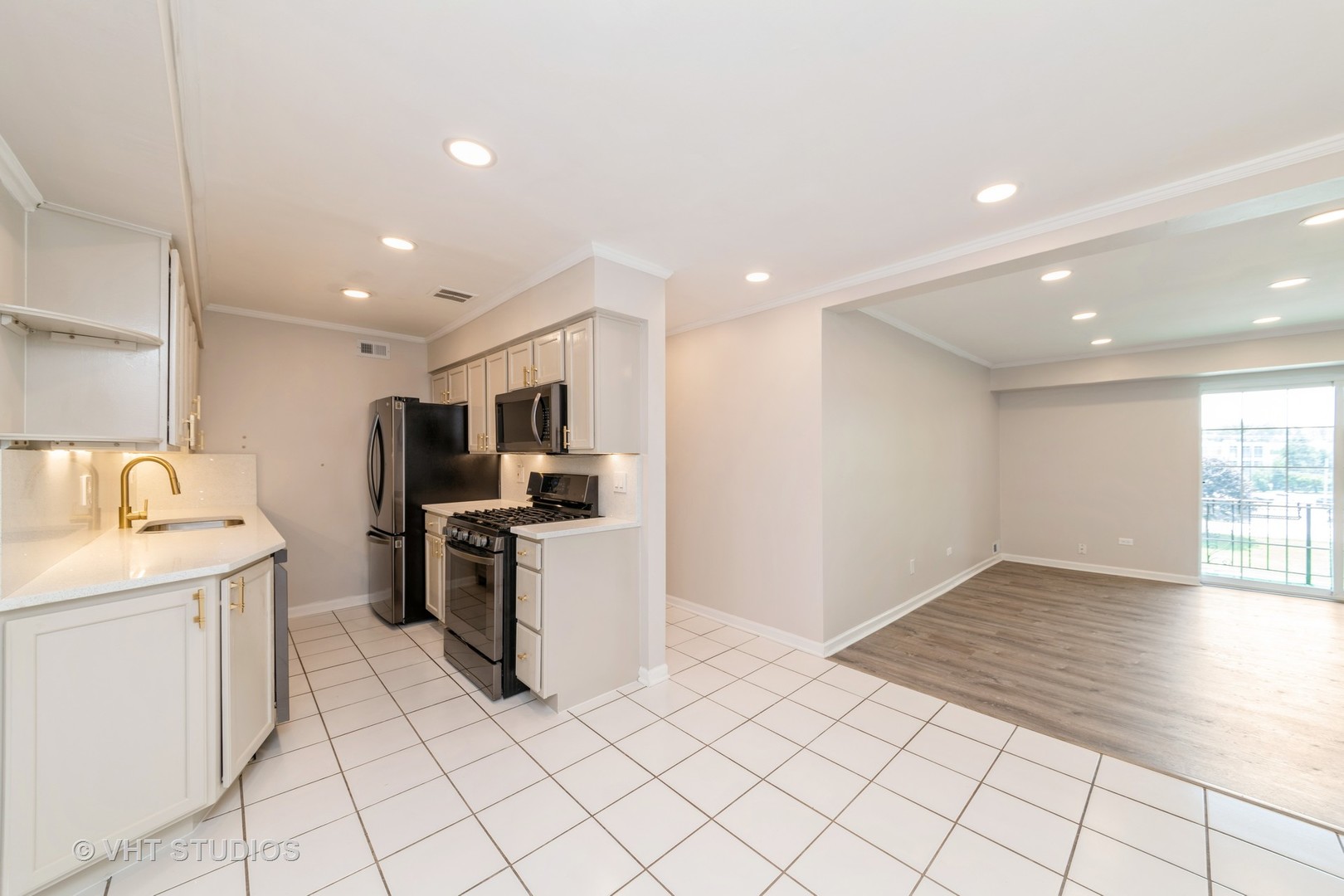 1511 N Windsor Drive #305, Arlington Heights, IL 60004