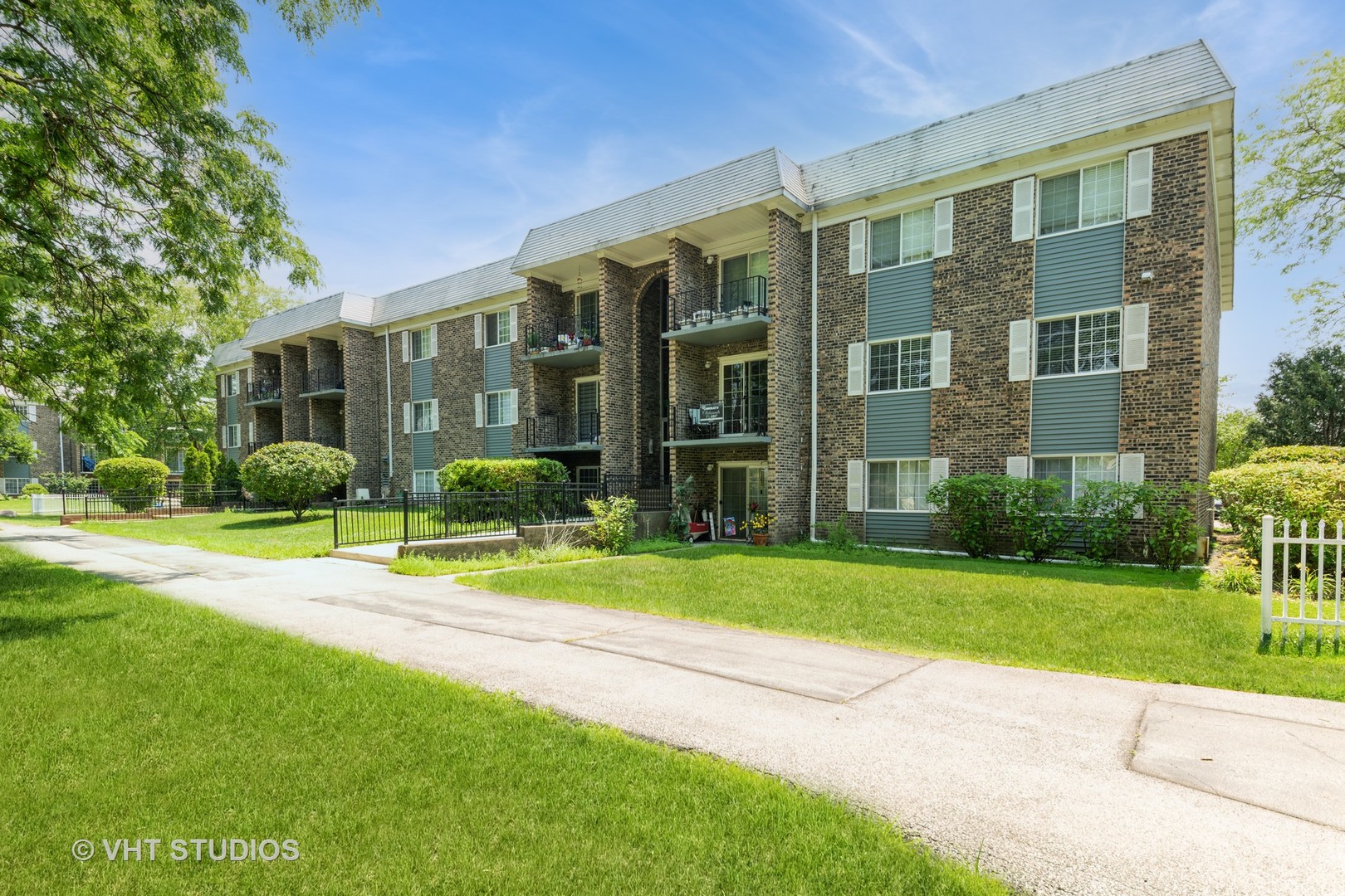 1511 N Windsor Drive #305, Arlington Heights, IL 60004