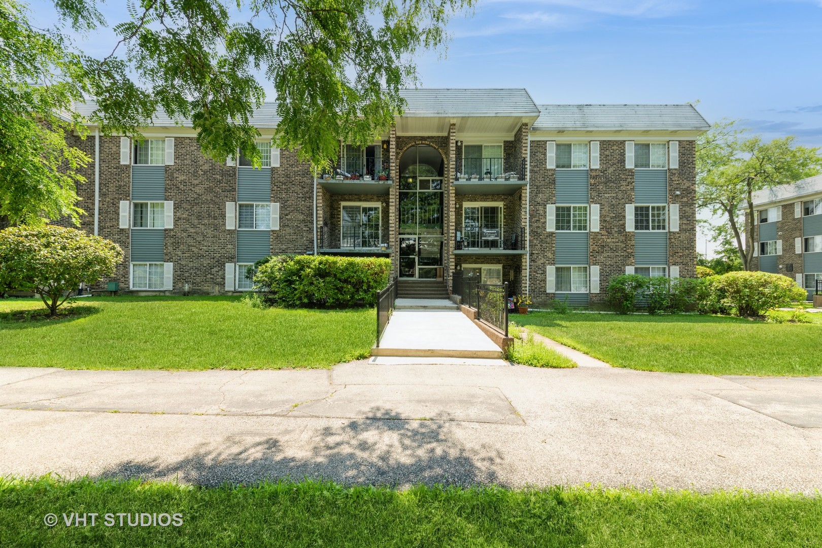 1511 N Windsor Drive #305, Arlington Heights, IL 60004