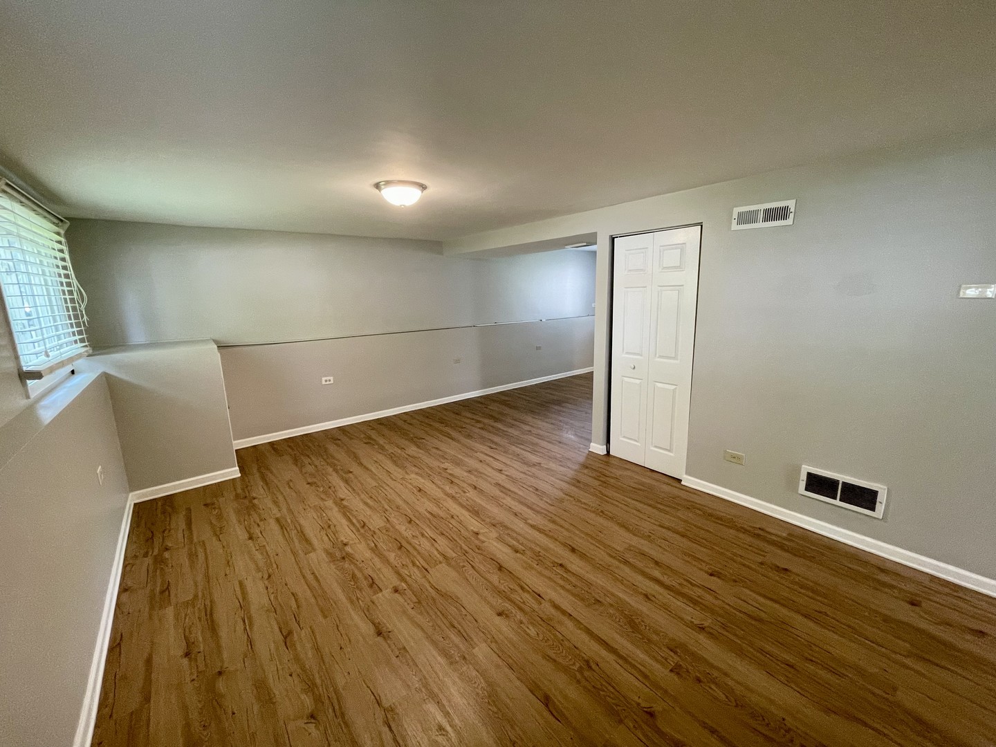52 N Prairie Avenue, Mundelein, IL 60060
