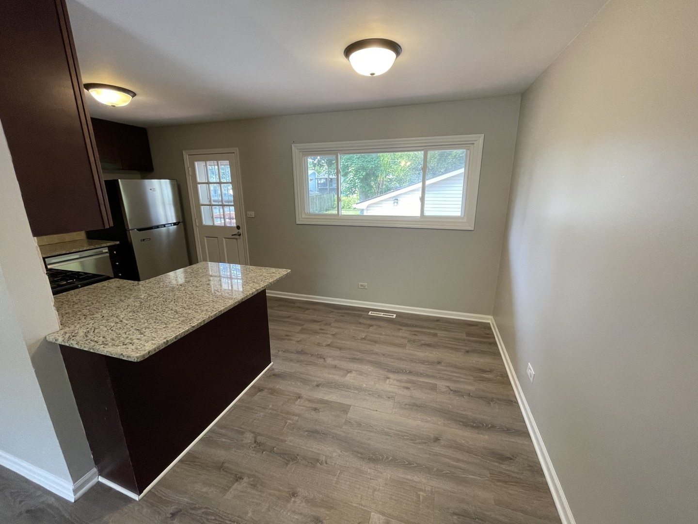 52 N Prairie Avenue, Mundelein, IL 60060
