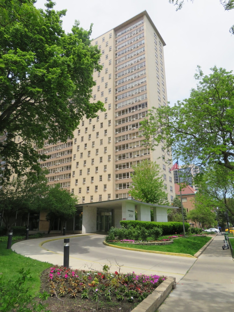 3950 N Lake Shore Drive #1207B, Chicago, IL 60613