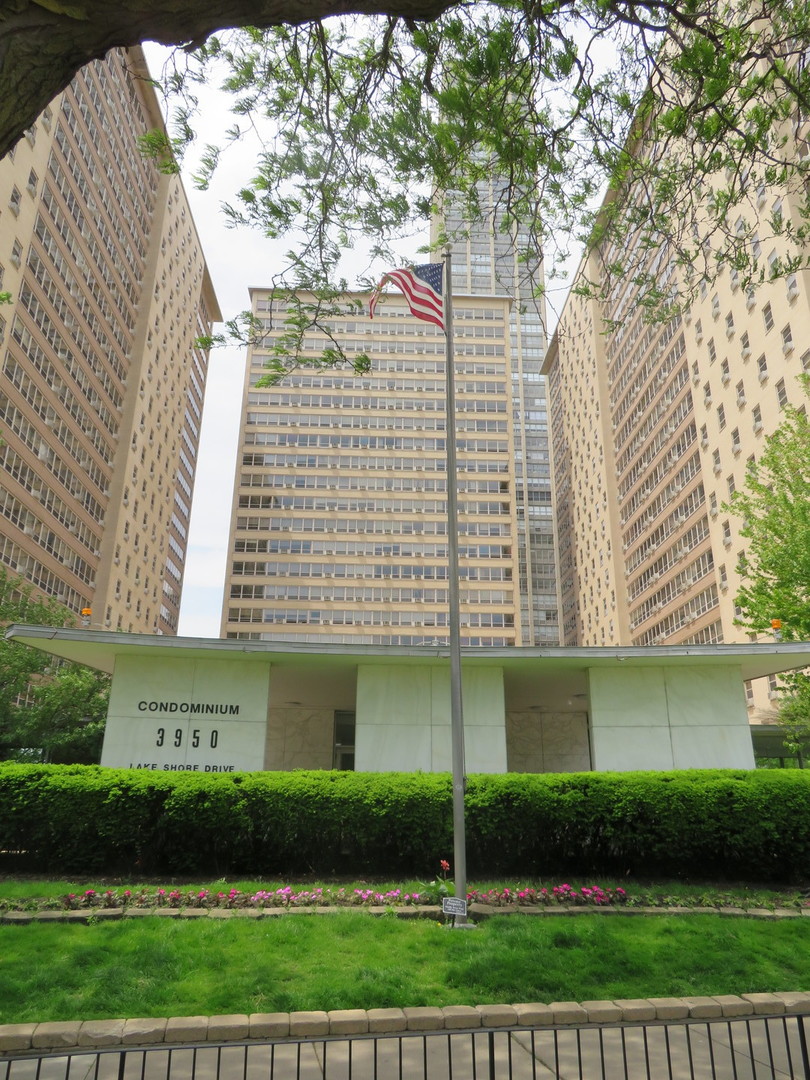 3950 N Lake Shore Drive #1207B, Chicago, IL 60613