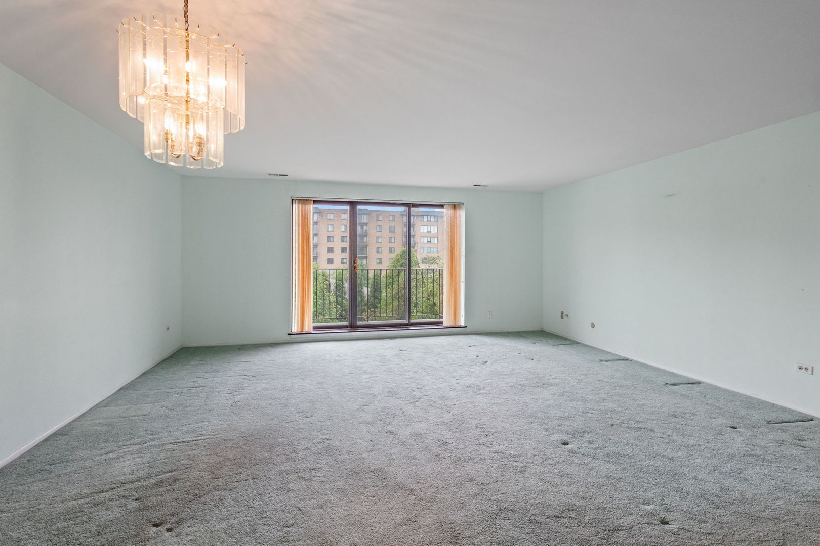 1717 W CRYSTAL Lane #310, Mount Prospect, IL 60056