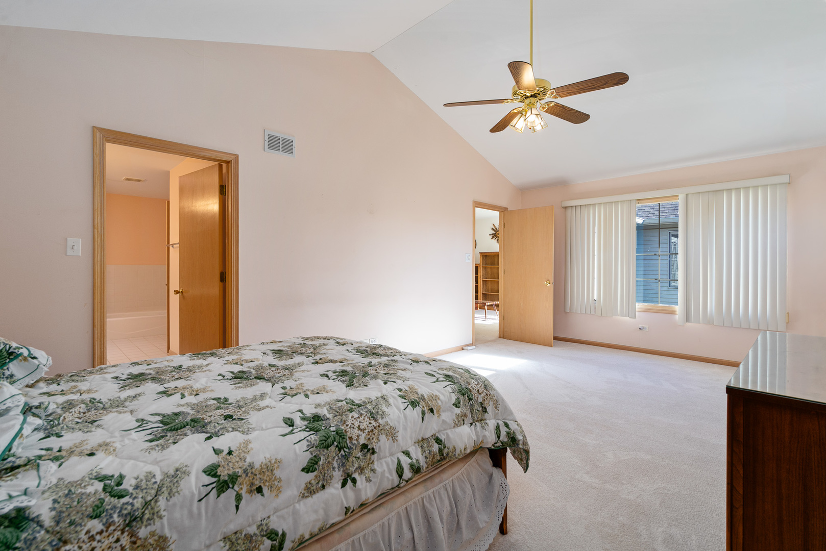 1078 Amber Drive, Lemont, IL 60439