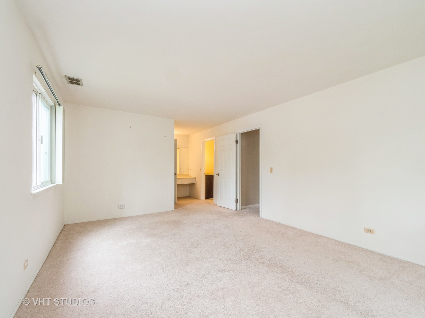 127 Wolcott Court #2, Schaumburg, IL 60193