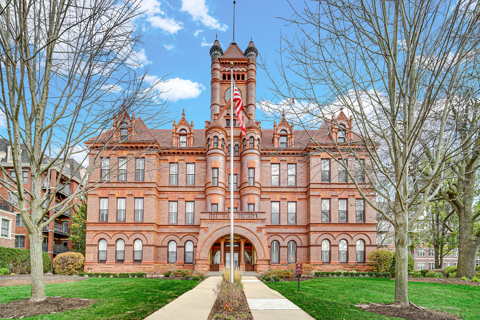 201 Reber Street #6, Wheaton, IL 60187