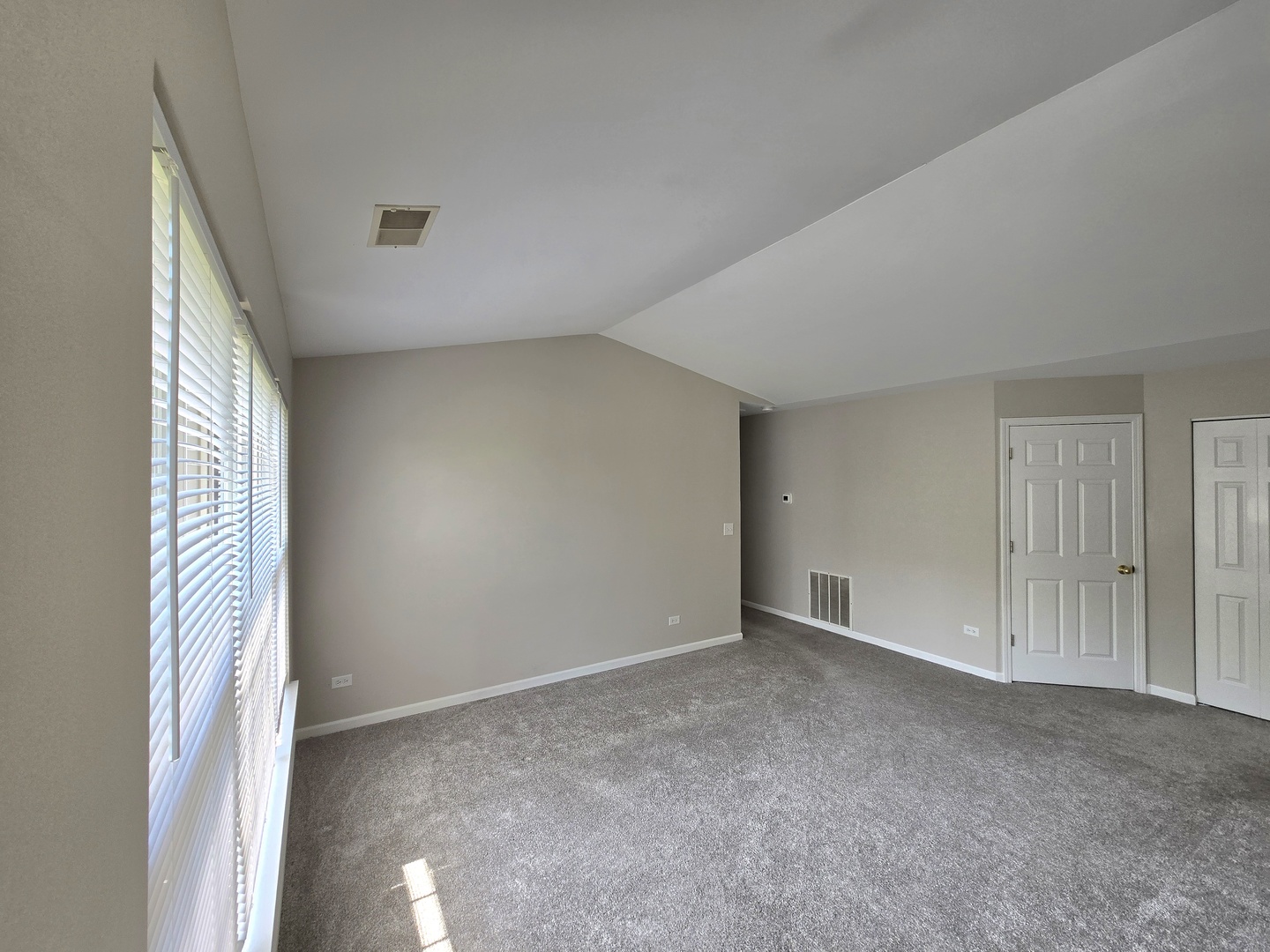 1075 N Village Drive #4, Round Lake Beach, IL 60073