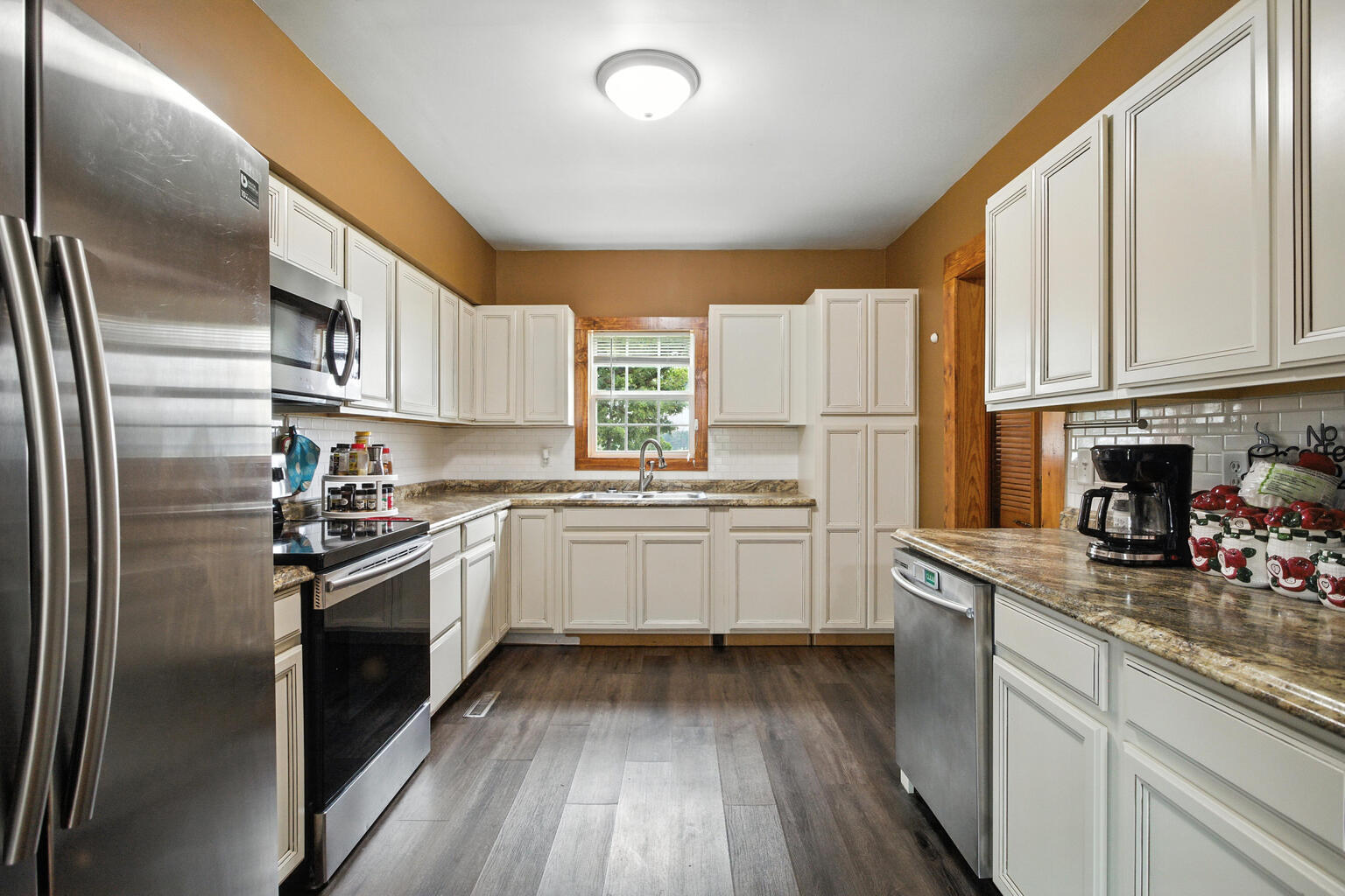 884 E 1200n Road, Melvin, IL 60952