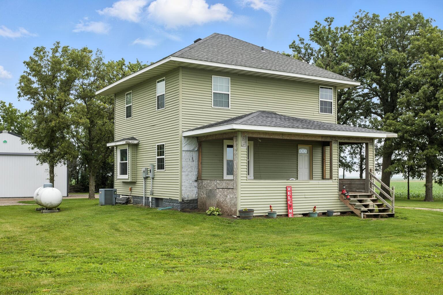 884 E 1200n Road, Melvin, IL 60952