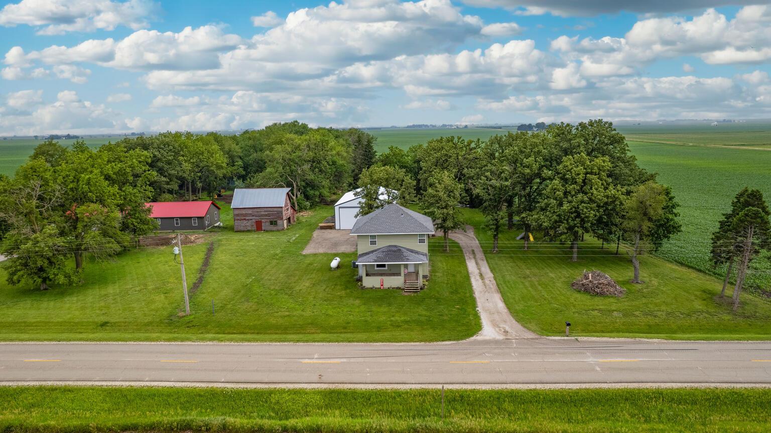 884 E 1200n Road, Melvin, IL 60952