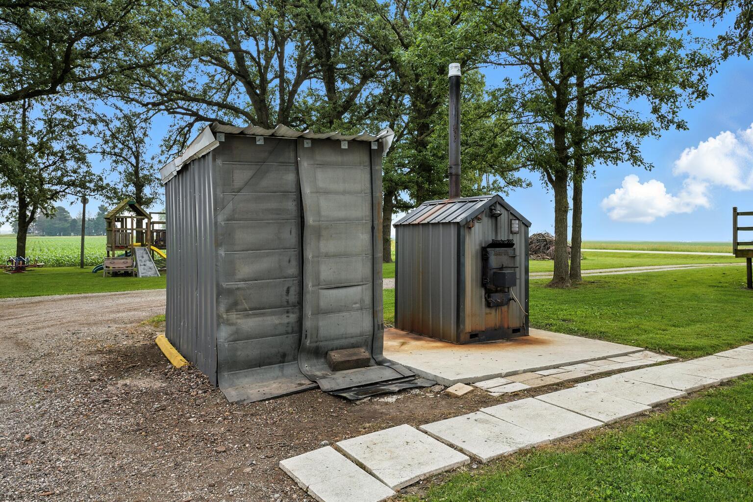 884 E 1200n Road, Melvin, IL 60952