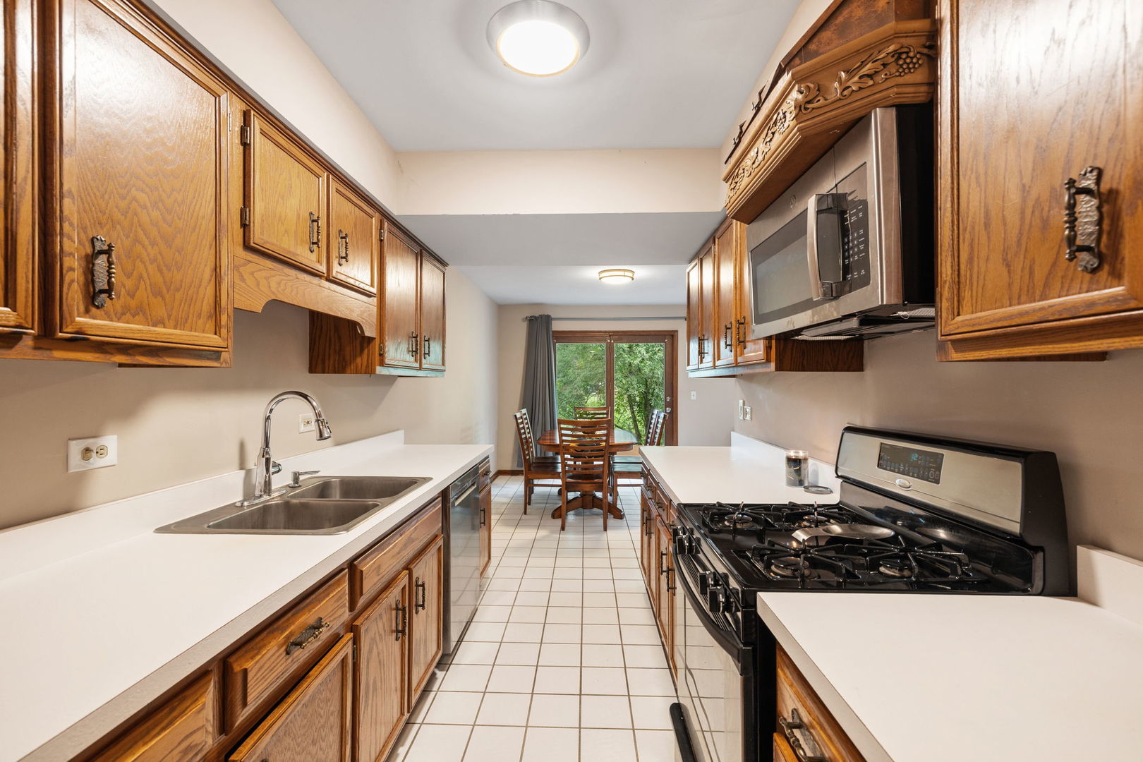 1410 Strawberry Hill Drive, Lockport, IL 60441